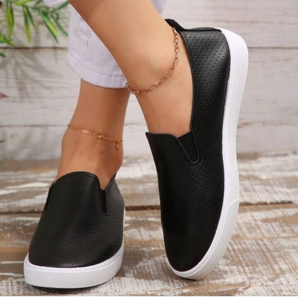 SHEIN ☀️Sz 7.5 Black W/White Trim Athletic Shoe / NIB - Picture 3 of 11